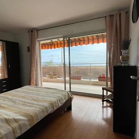 With Stunning Views And Total Comfort Lejlighed *
