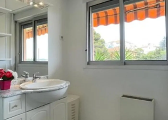 With Stunning Views And Total Comfort Apartman Cannes